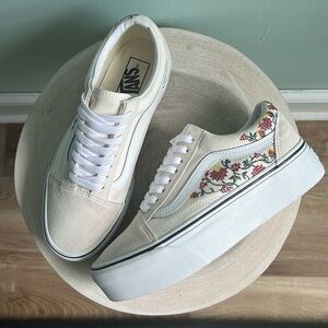 Vans Old Skool Stackform Floral Embroidery Platform Shoes Women’s 9 EUC! 💐